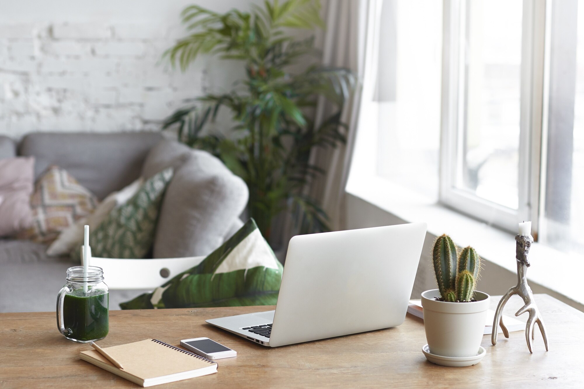 Espacio de trabajo con luz natural